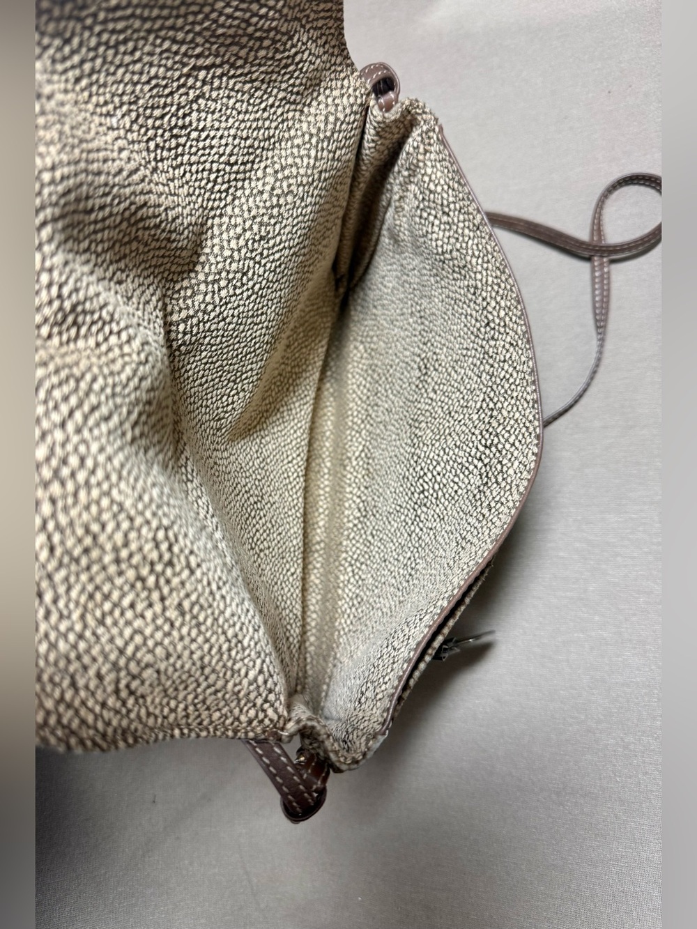 Rare Vintage Borbonese Redwall Partridges Eye Textured Sling Bag - Made in Italy - Picture 9 of 10